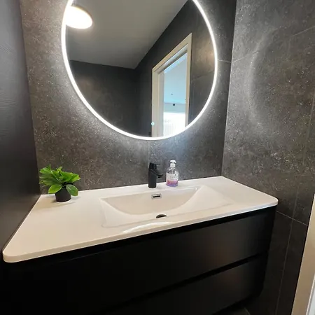 Newly Refurbished In The Center Lejlighed Verdalsora